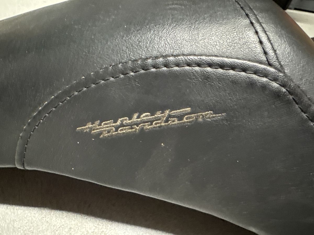 Harley-Davidson Sonstiges Fahrzeugzubehör: Harley Davidson Sattel – Defekt aus Subingen von AKStromer