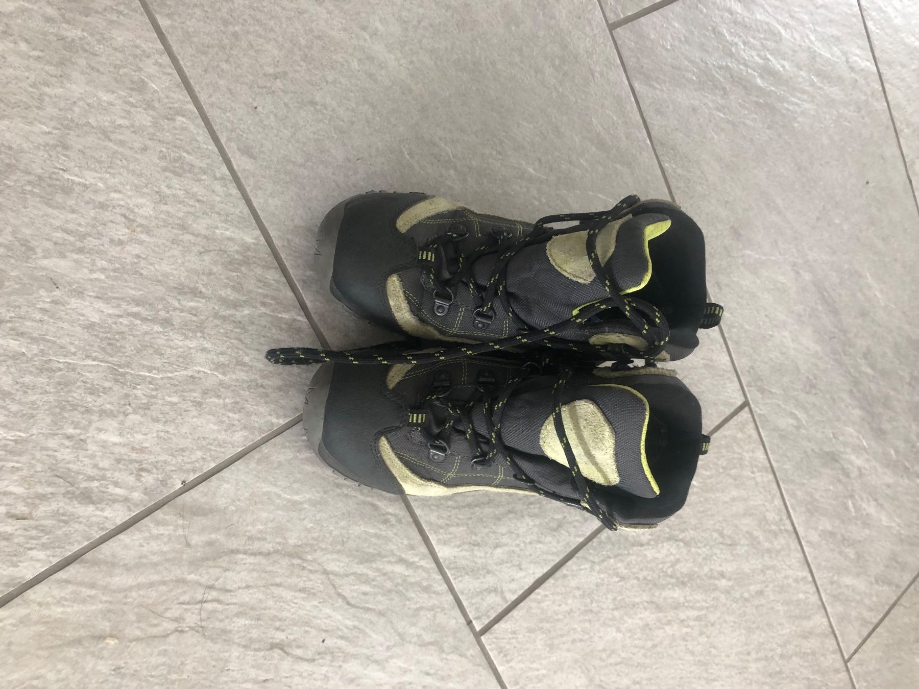 Scarpe da uomo: Wanderschuhe Größe 33 – Usato da Adliswil venduto da rossoelmare