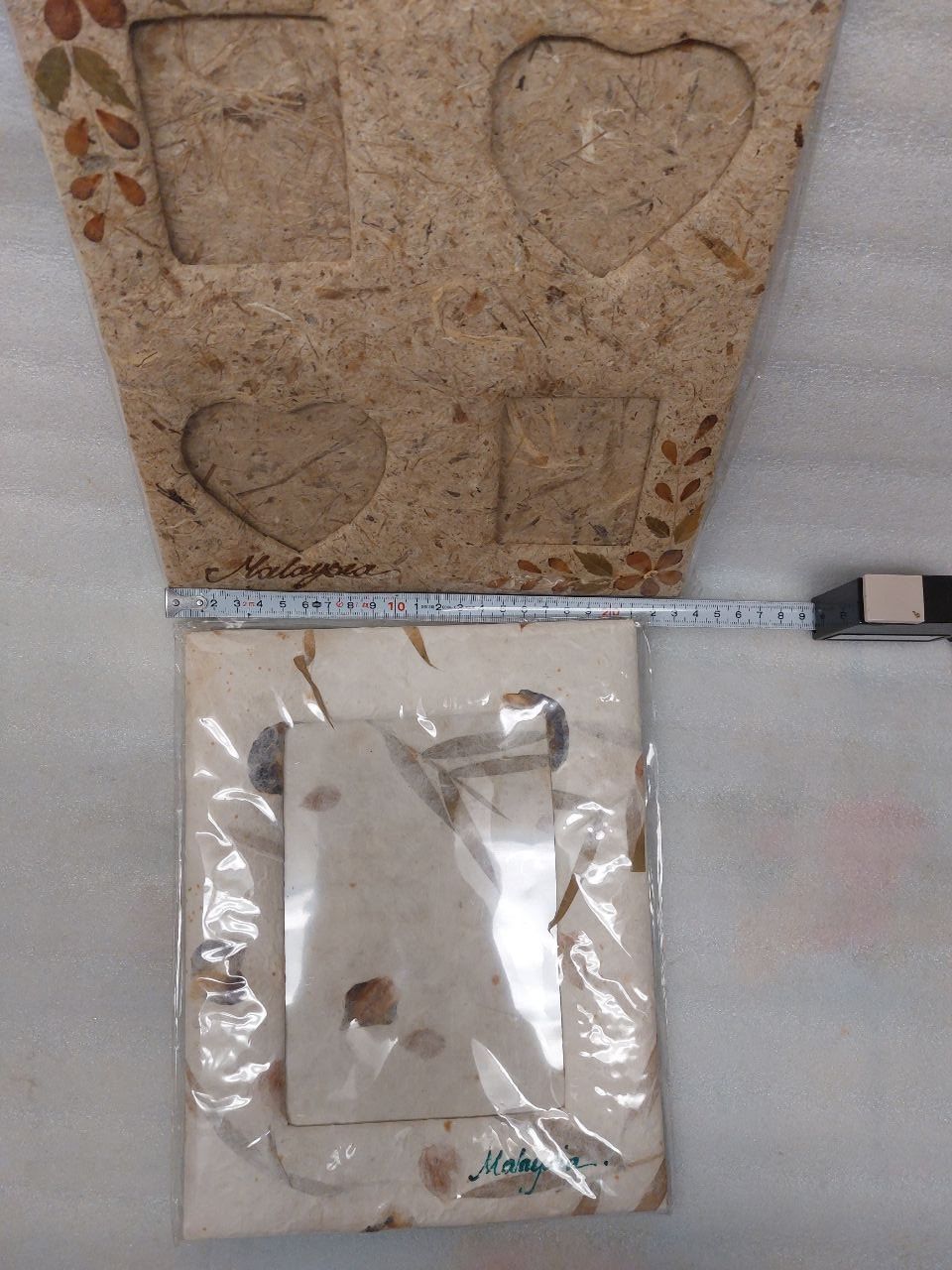 Cornici: 2 handcrafted papier-mâché frames from Malaysia - Frs 1 – Nuovo e nell'imballaggio originale da Pambio Noranco venduto da TREBORLOP 2