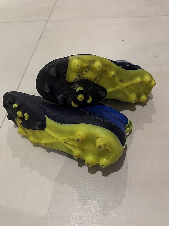 Scarpe per ragazzi: Scarpe calcio num 33 – Usato da Cresciano venduto da KLG-08 3