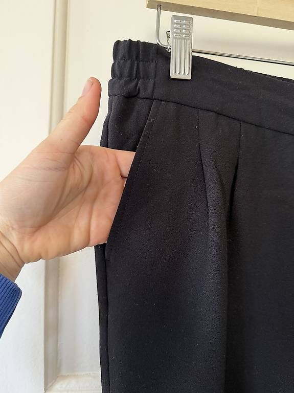 Pantalons: SCHWARZE STOFFHOSE MIT BUND – D'occasion à Zürich par Nadgb1303 2