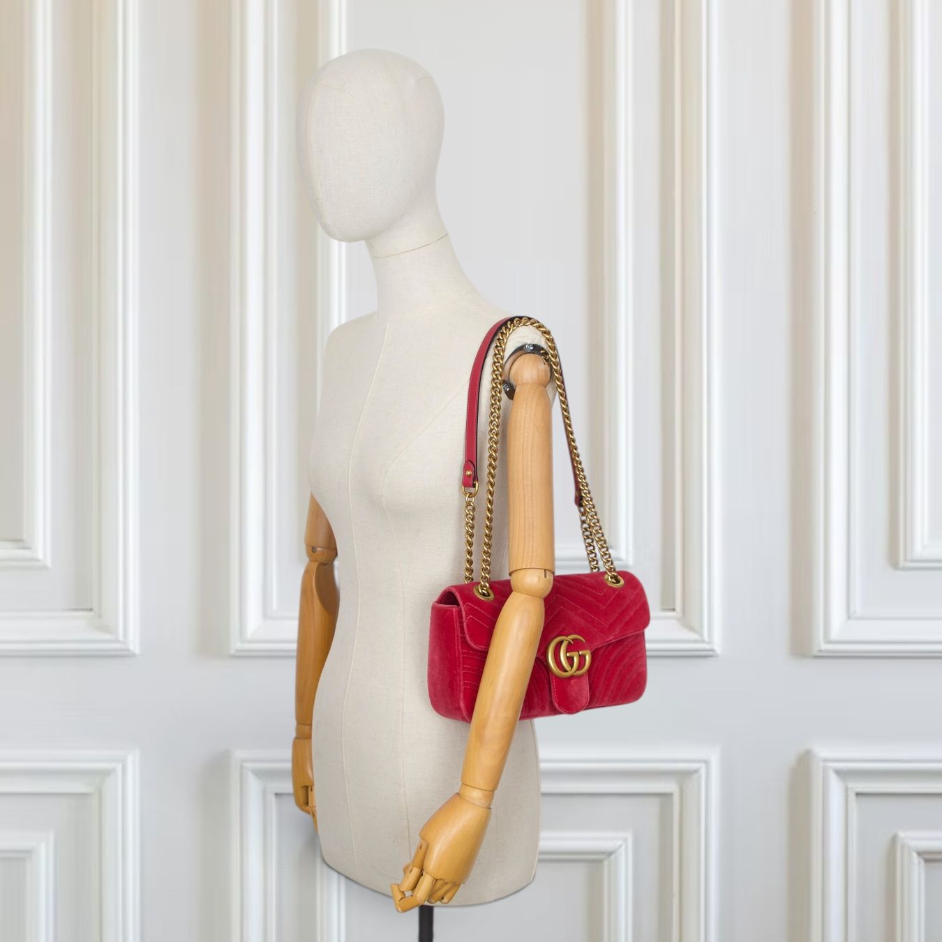 Gucci Borse da donna: Gucci GG Marmont Samt raspberry – Usato da Binningen venduto da Designerlabels 1