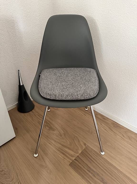 Eames Sedie: Vitra Eames Untergestell – Nuovo e nell'imballaggio originale da Wiesendangen venduto da Marlasira 2