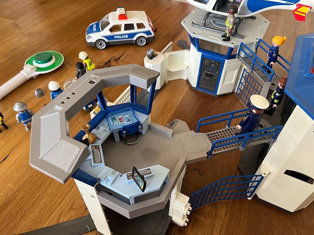 Giocattoli: Playmobil Polizei Einsatzzentrale – Usato da Ettiswil venduto da yvonnekreyenbuehl 2