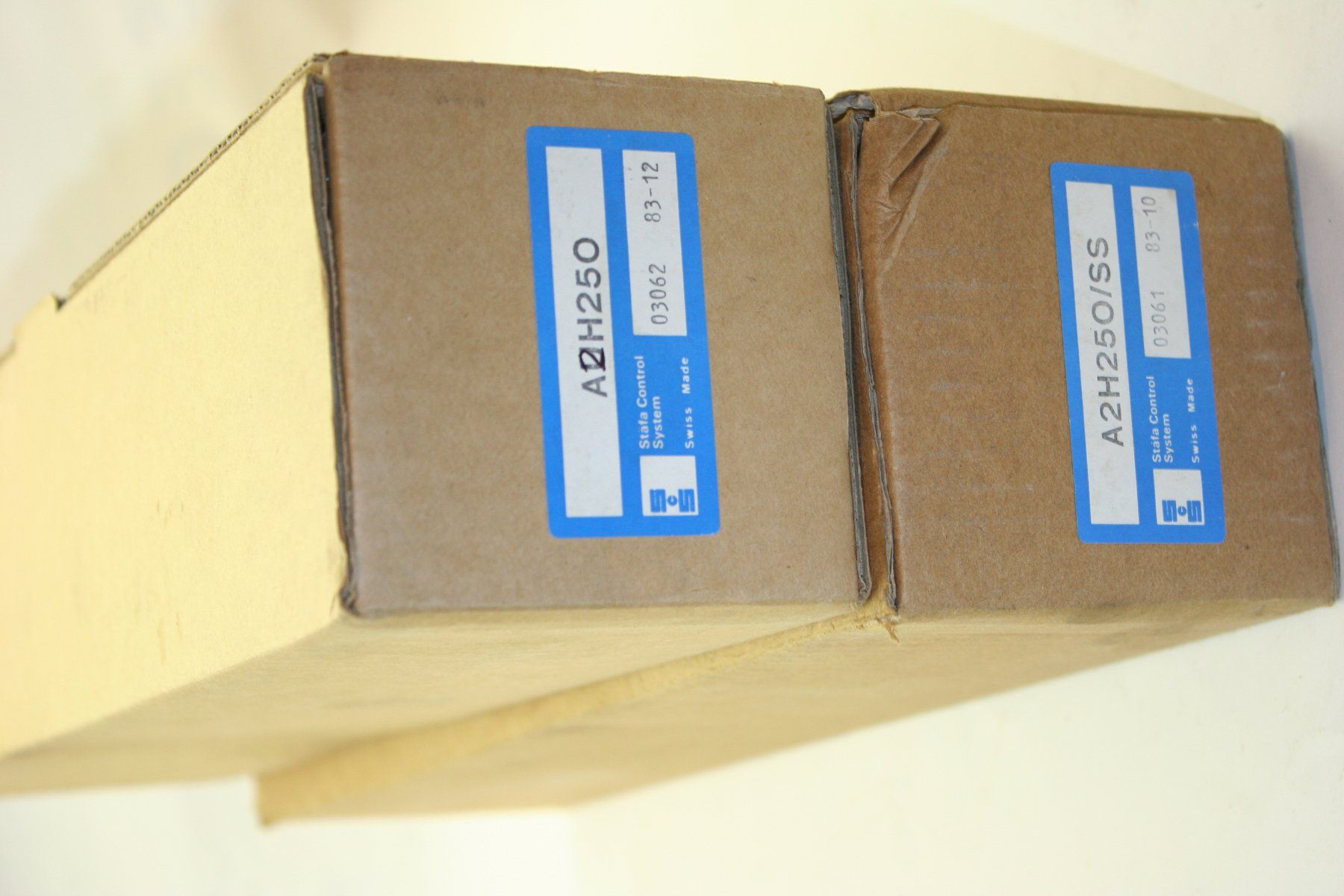 Componenti elettronici: Staefa Control SCS-push pull A2H250/SS + A2H250 Aktor 100mm – Nuovo (secondo la descrizione) da Hinwil venduto da ilon13 3