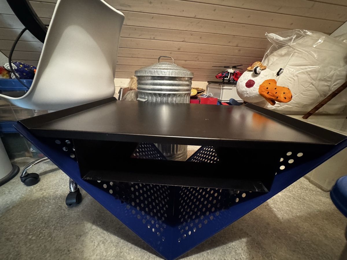 Scaffali: Gestell blau/schwarz – Usato da Belp venduto da ome_x7jr