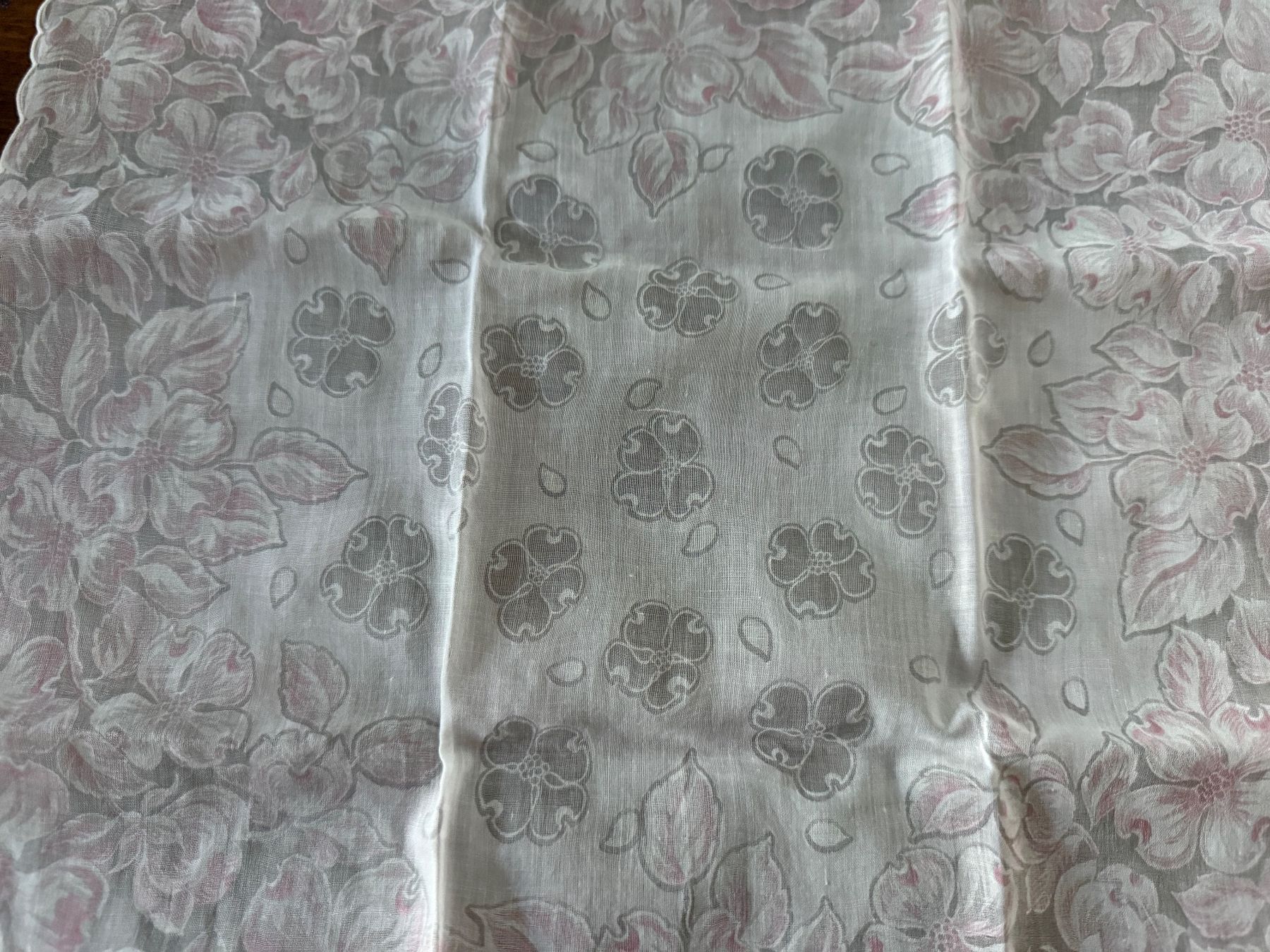 Altro in  Abbigliamento & Accessori: Taschentuch weiss rosa Blumenmuster – Usato da Erstfeld venduto da Mario_boe0 2