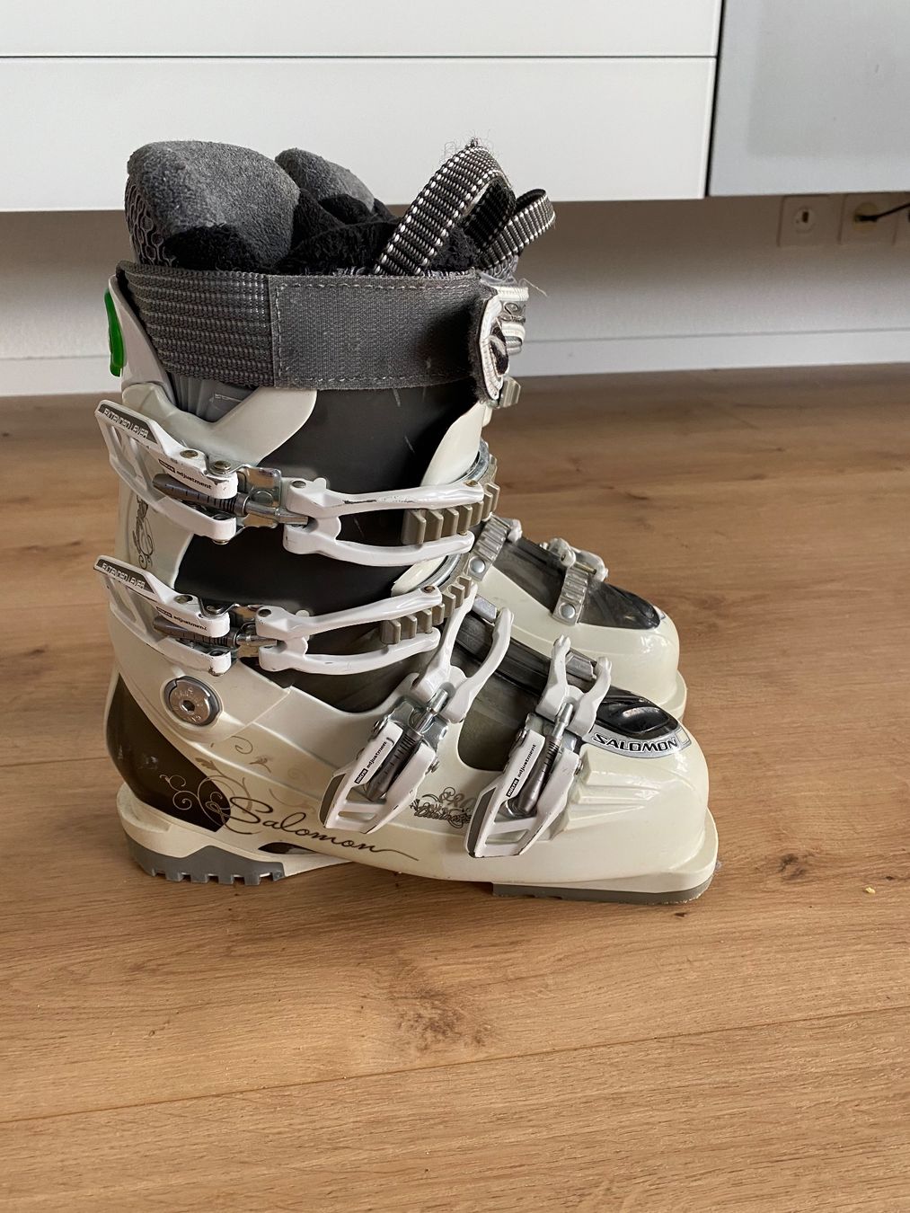 Salomon Scarpe da donna: Skischuh Salomon 24.5 – Usato da Aesch ZH venduto da racer1
