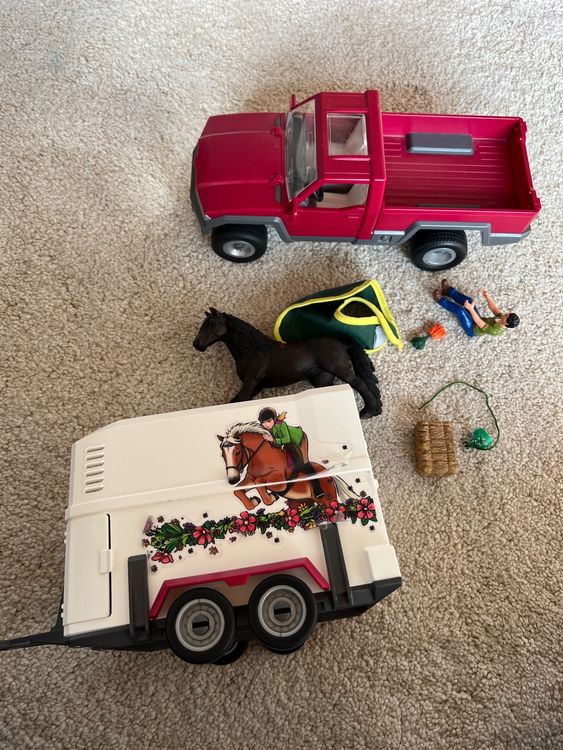 Schleich 42346 Pick-Up met Paardentrailer