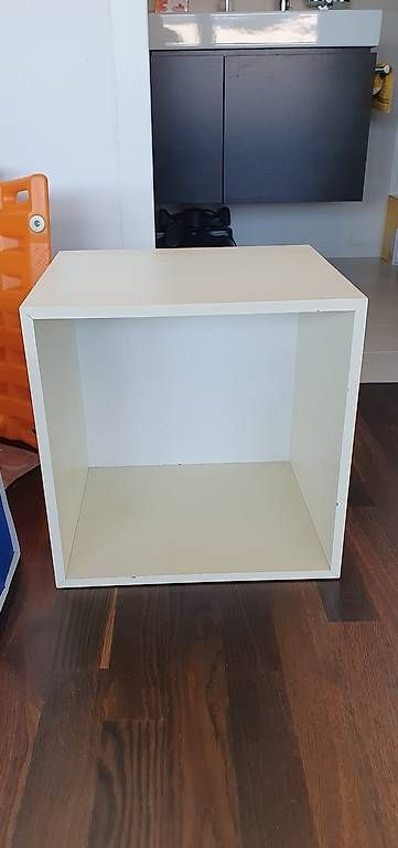Scaffali: Mobileto bianco da regalare – Usato da Zürich venduto da zuHause75