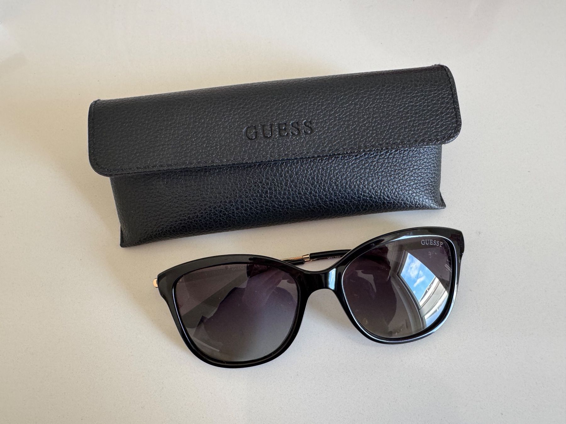 Guess Occhiali & Lenti: Guess Sonnenbrille schwarz – Usato da Zürich venduto da sel_w5sd