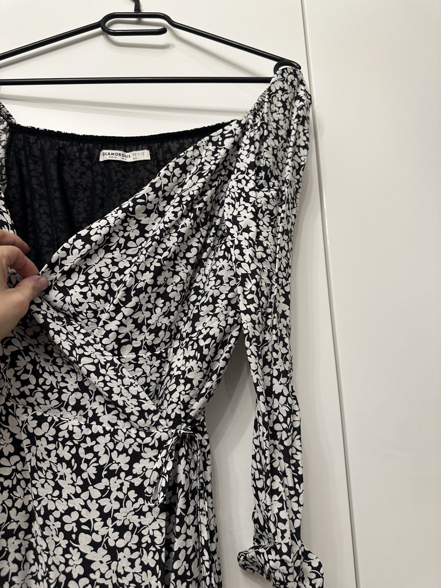 Na-kd Vestiti: Blumenkleid Wickelkleid Schwarz Weiss – Usato da Perlen venduto da H.Spa 1