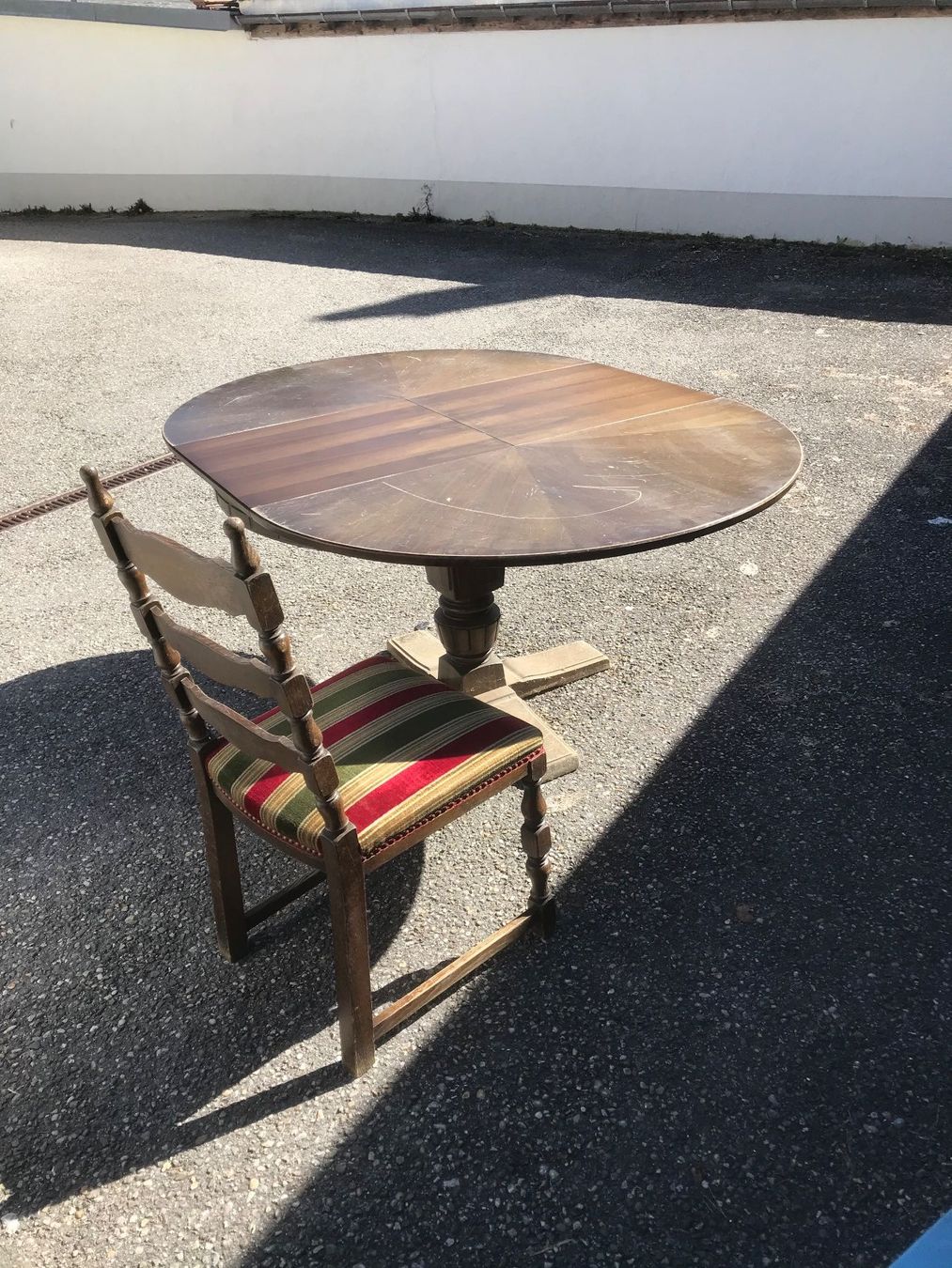 Tavoli: Table ronde en bois massif avec rallonge – Usato da Tavannes venduto da dada017 2