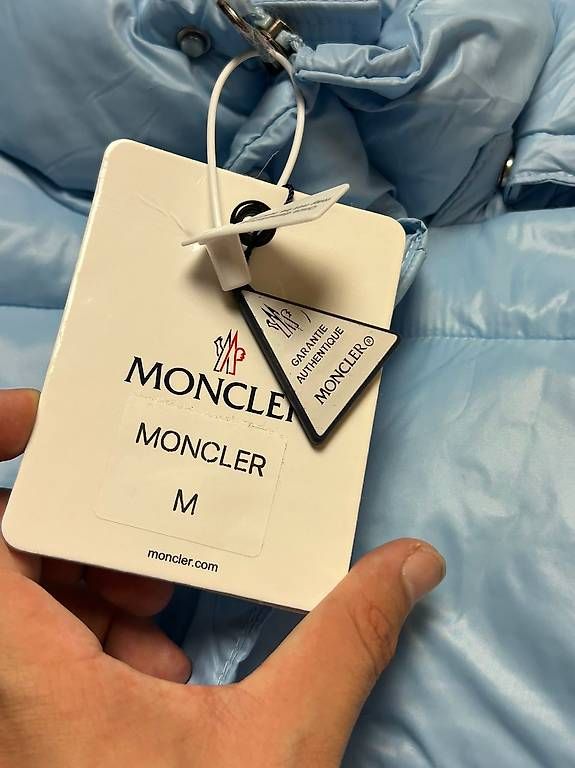 Jacken: Hellblaue Moncler Daunenjacke – Neu und originalverpackt aus Unteriberg von jas_86ch 2
