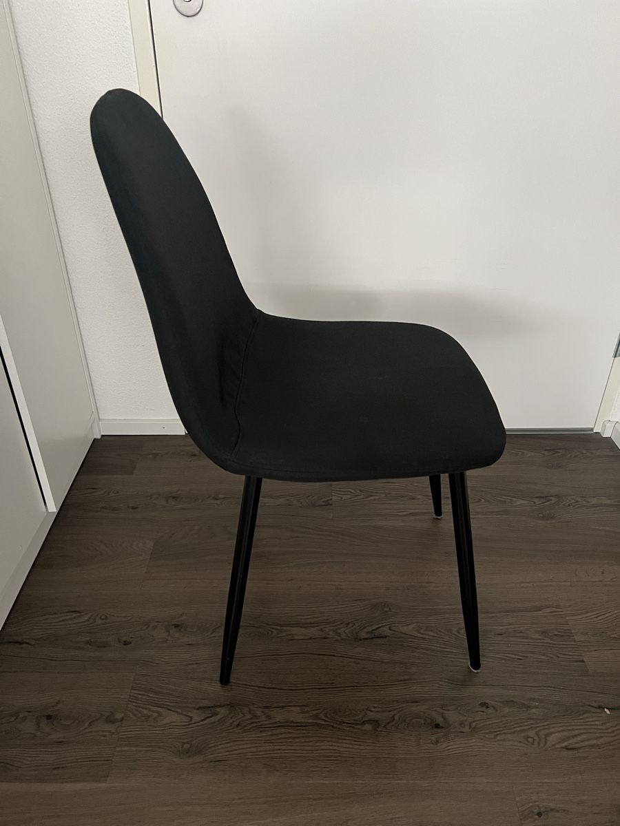 Chaises: 4 schwarze Stühle – D'occasion à Winterthur par jessi_b95 1