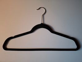 25 schwarze Kleiderbügel