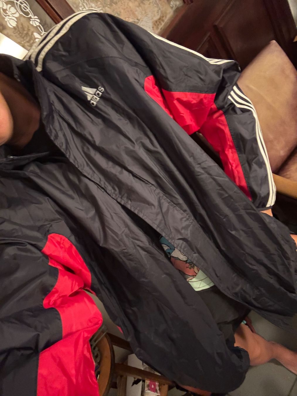 Adidas Giacche: Adidas Jacke mit Kapuze – Usato da Obfelden venduto da cesarina10 3