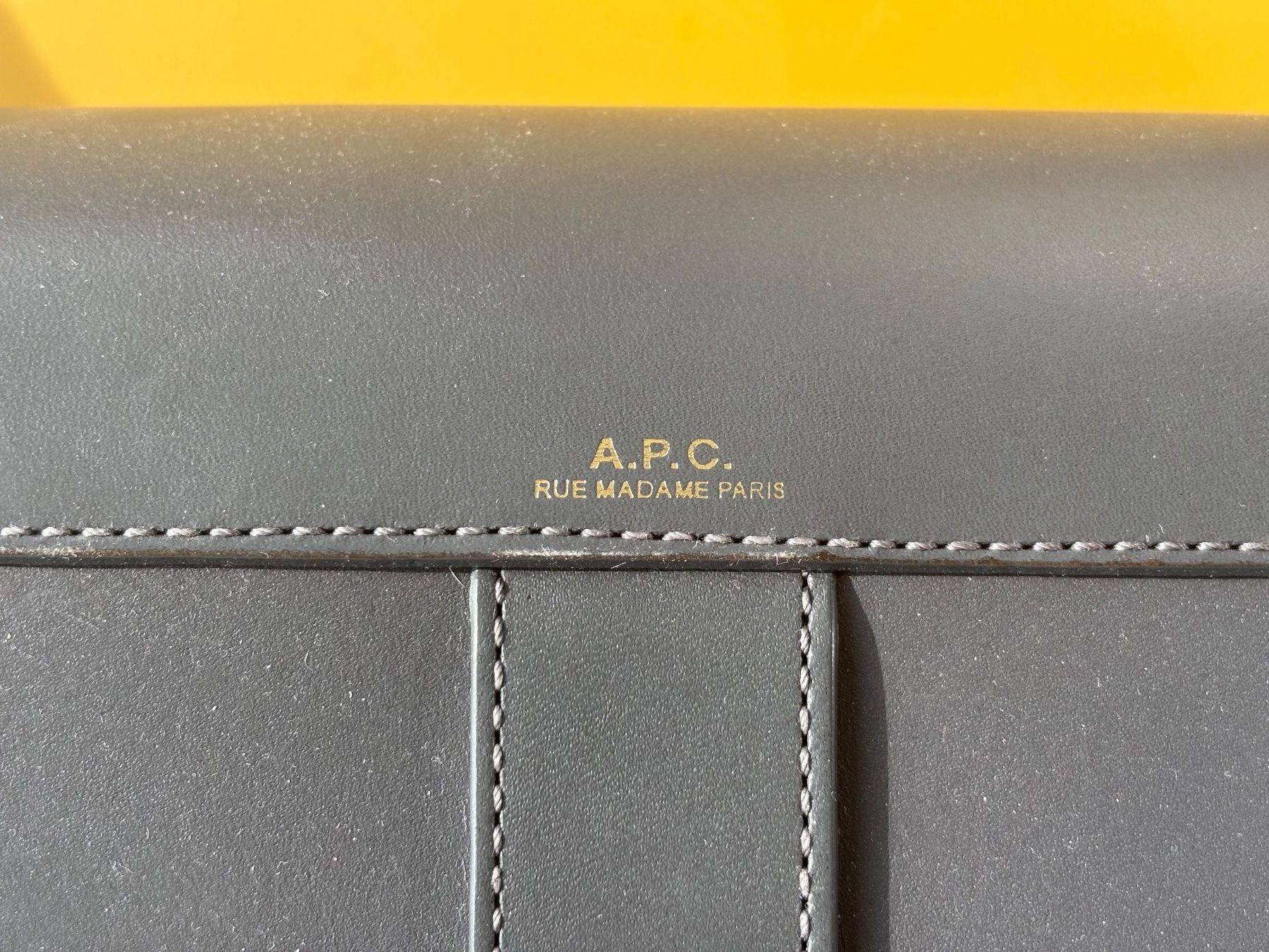 Apc Sacs: A.P.C. "JUNE SADDLEBAG" Handtasche in Dunkelgrau – D'occasion à Zürich par missmodernage 3