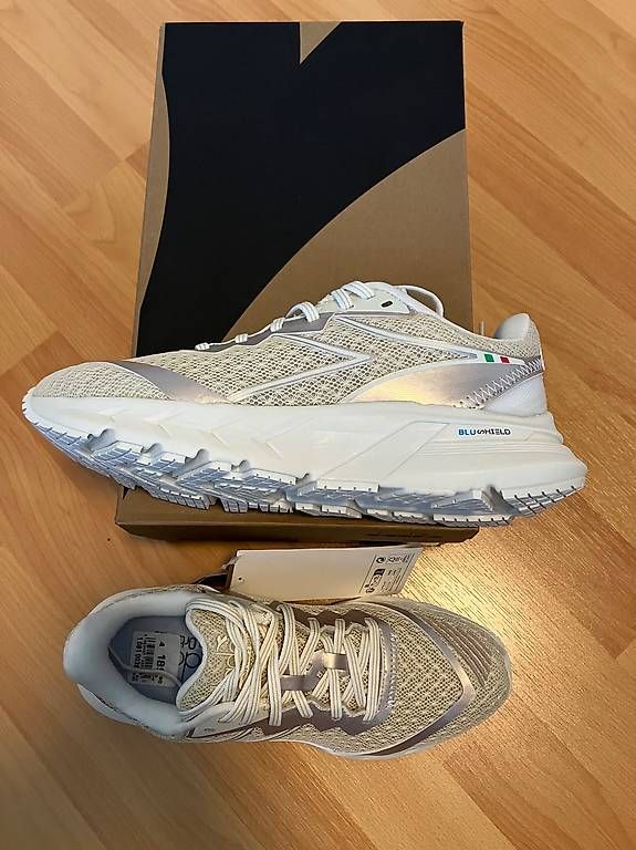 Chaussures femmes: Diadora Blushield Gold neu – D'occasion à Wilen b. Wollerau par romanwaser 1