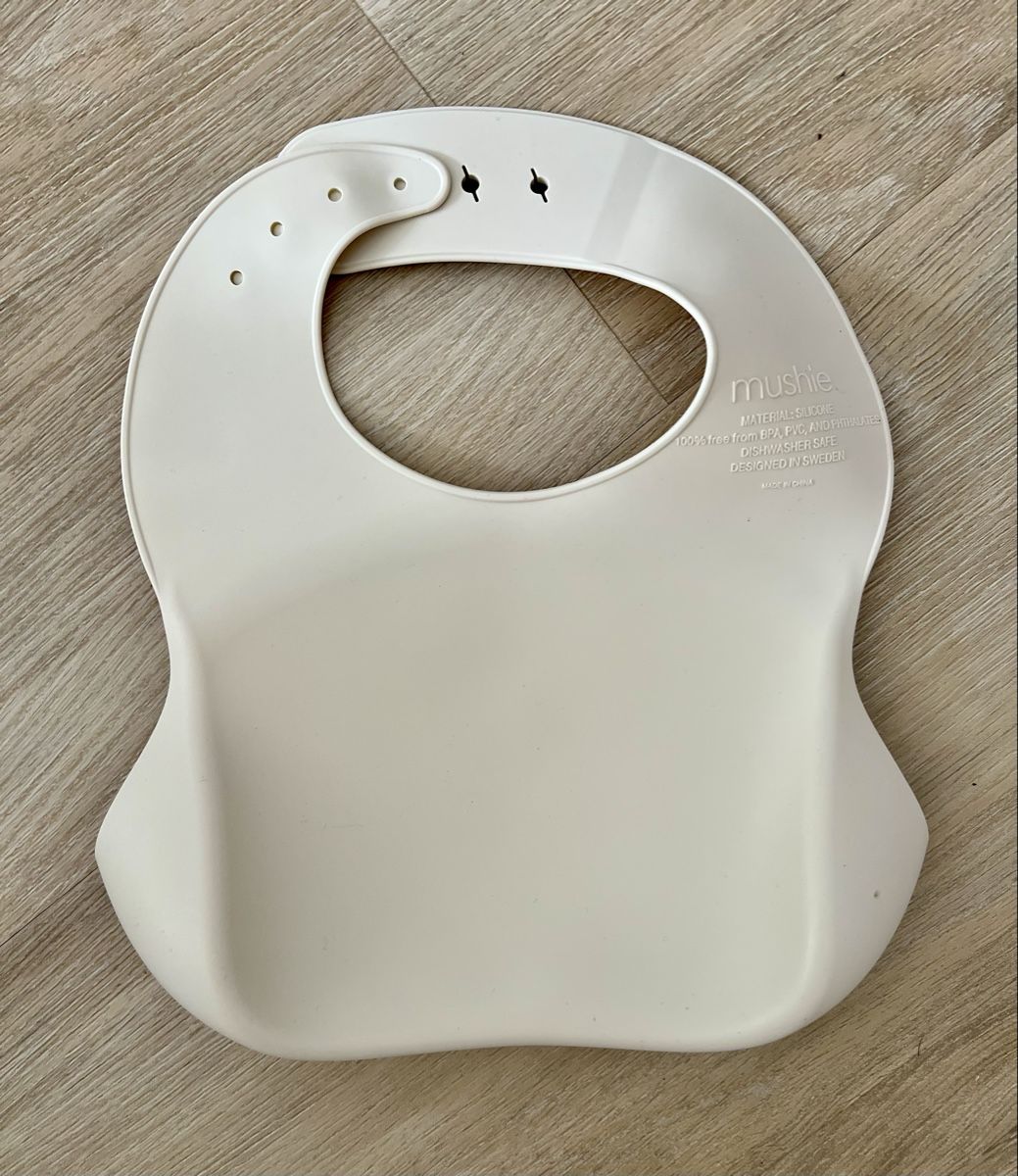 Pasti del neonato: Silikonlätzchen mit Auffangschale MUSHIE – Usato da Zürich venduto da GOJ_fr6c 1