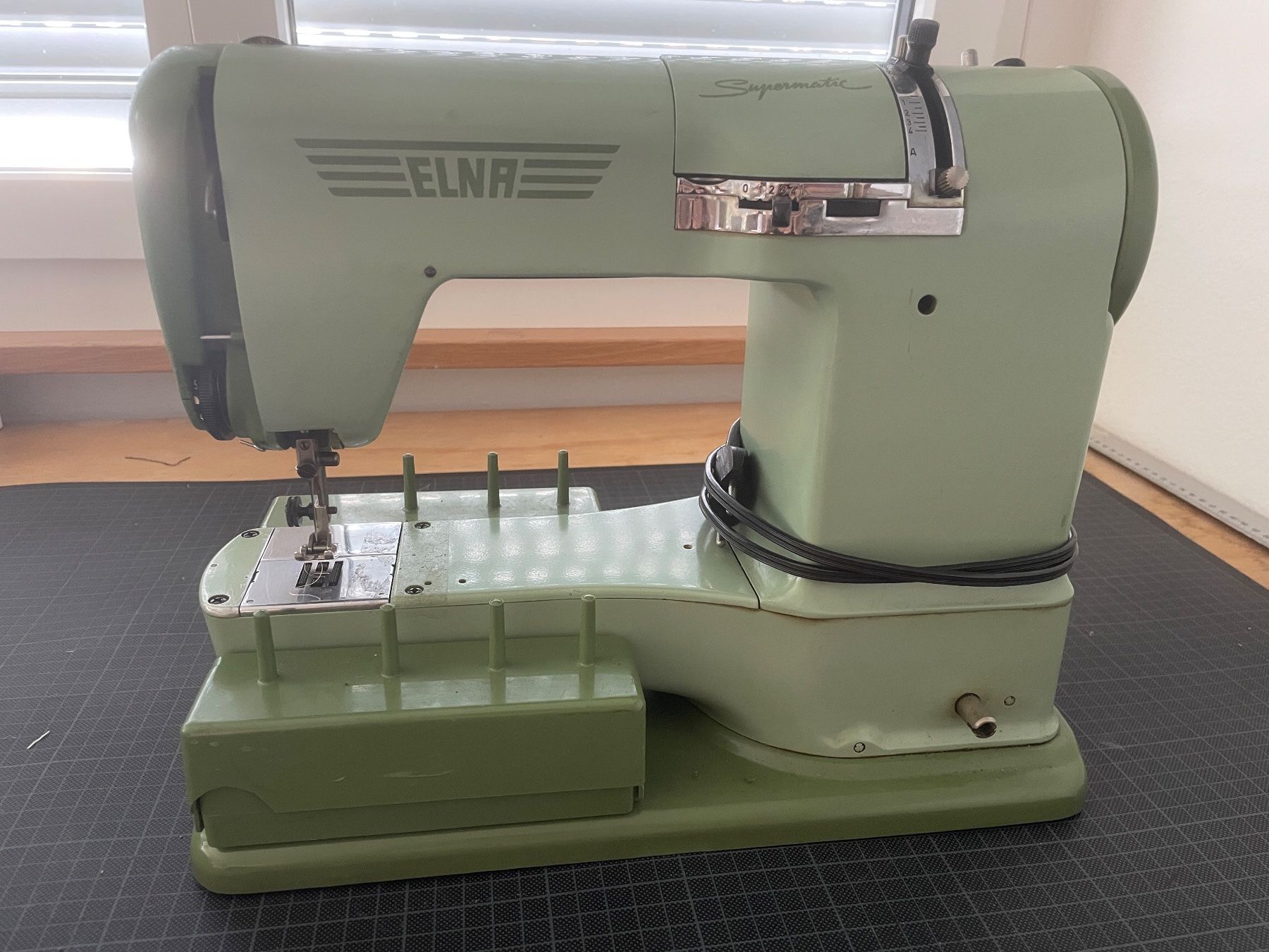 Elna Macchine da cucire: ELNA Supermatic Nähmaschine – Usato da Murten venduto da kel_6w8s 2