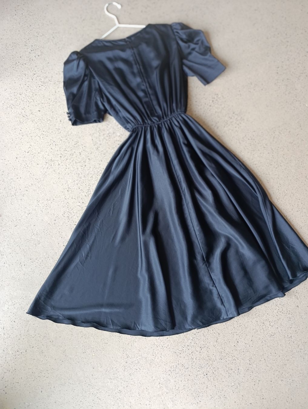 Vestiti: Elegantes Kleid mit Wasserfallausschnitt – Usato da Thalwil venduto da NiaBee 1