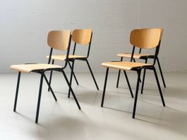 Stapelbare Atelierstühle mit schwarz Stahlgestell, 1990er