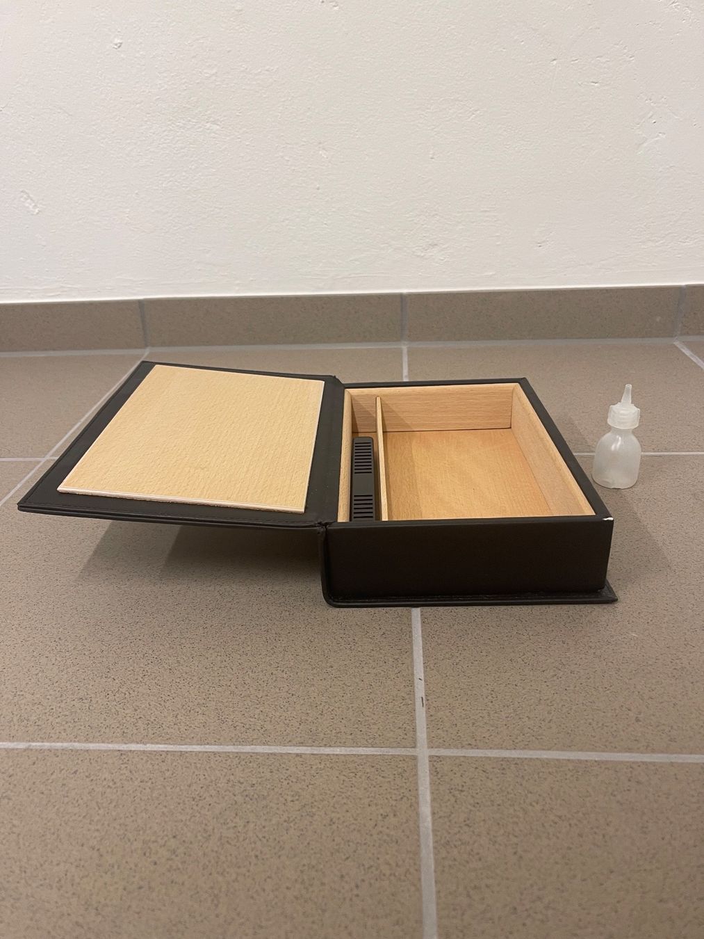 Humidor per sigari: Reisehumidor, Gilbert de Montsalvat – Usato da Basel venduto da mariablanka 3