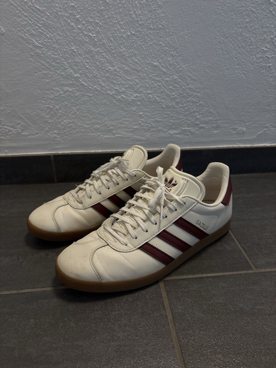 Adidas Scarpe da uomo: Adidas Gazelle 45 1/3 cloud white/ shadow red – Usato da Rümlang venduto da svent