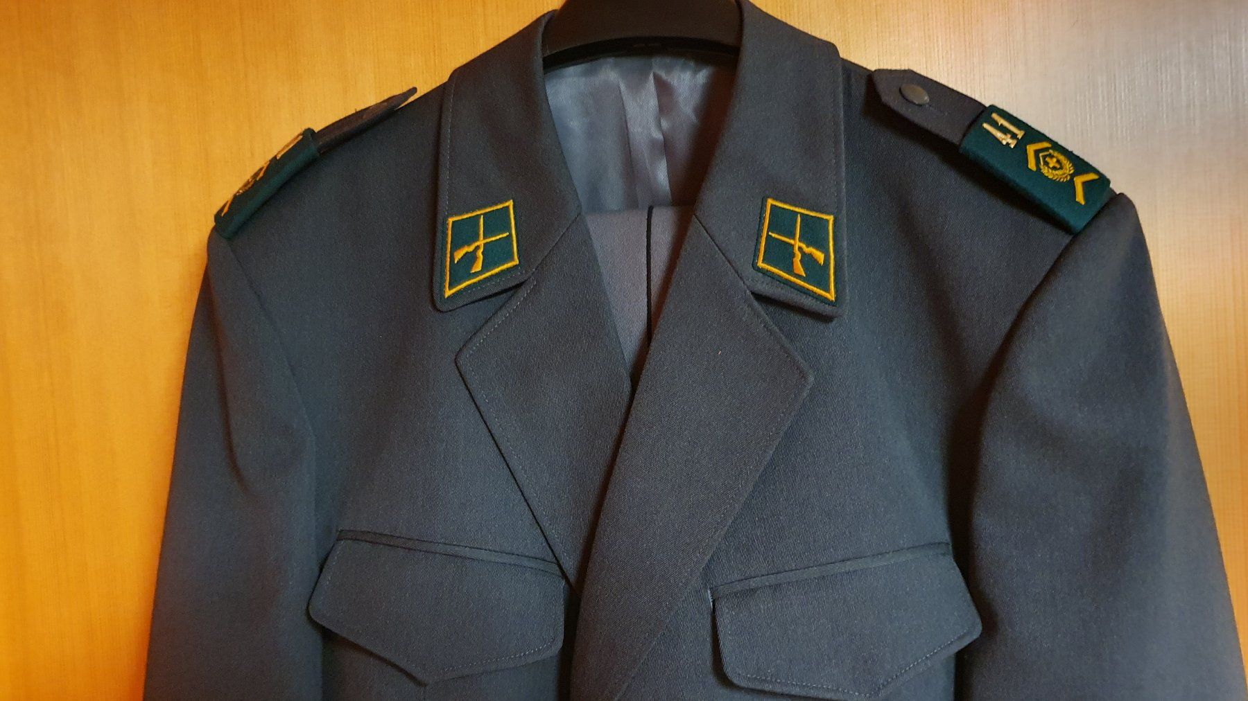 Schweizer Armee Uniformi: Ausgangsuniform Armee 95 – Usato da Richigen venduto da Auerhahn11 3
