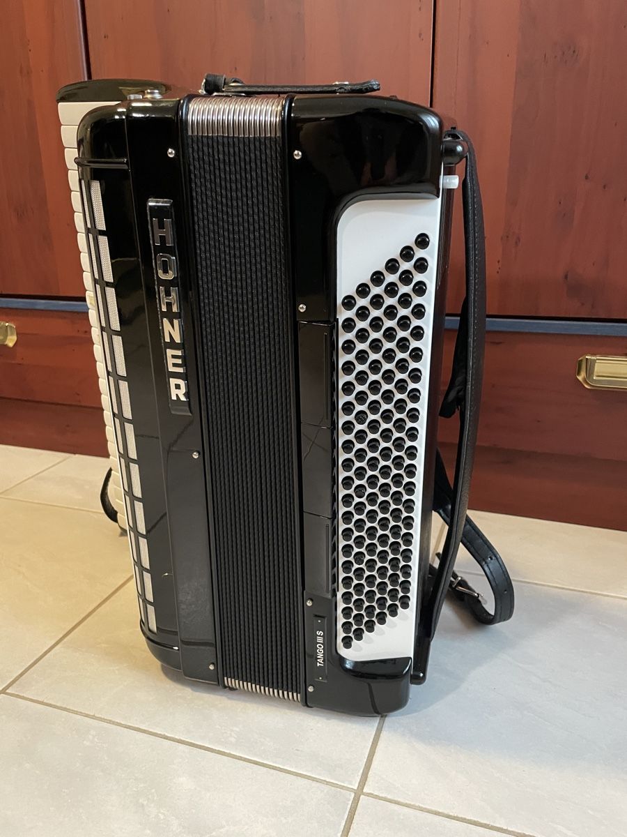 Hohner Musikinstrumente: HOHNER Handorgel – Gebraucht aus Stans von Capstan 1