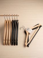 Kleiderbuegel Holz natur, weiss oder plastick vielen Stücke