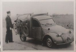 CITROËN 2CV  +  vélo La Poste