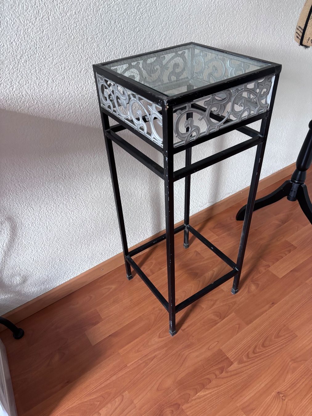 Tavoli: Beistelltisch mit Glasplatte – Usato da Balsthal venduto da Uroby 2