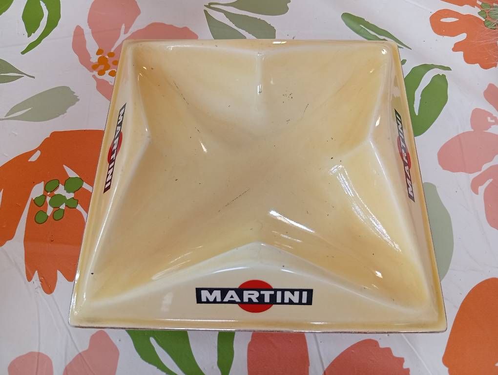 Portacenere: Antichi posacenere Martini e vassoio Saba – Usato da Vezio venduto da 41181 3
