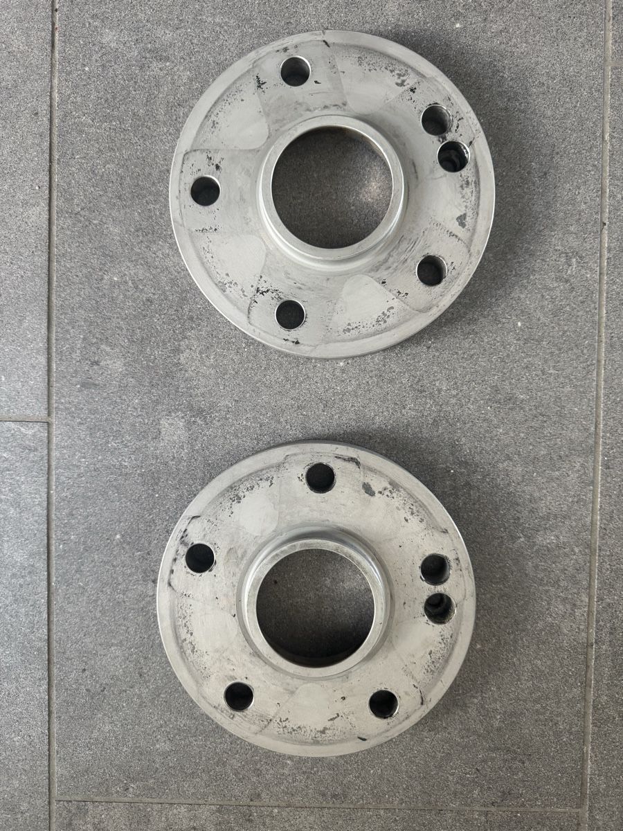 Porsche Tutti pezzi di ricambio auto: 2 entretoise de roue Porsche – Usato da Neuchâtel venduto da CP-AUTOS