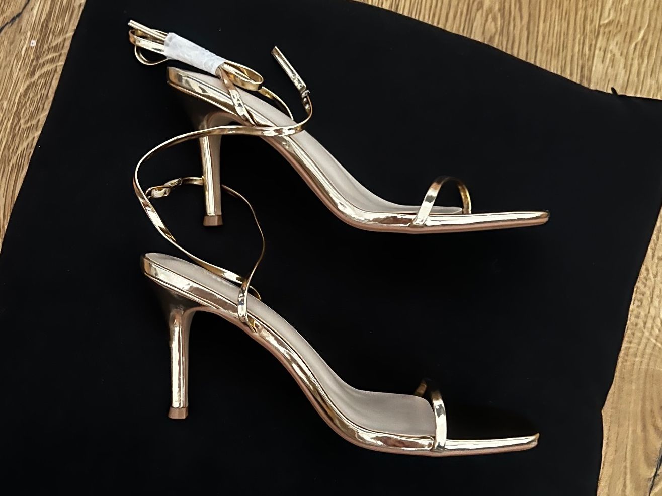 Boohoo Scarpe da donna: Goldene Stiletto-Heels – Nuovo e nell'imballaggio originale da Niederuzwil venduto da dixi_29