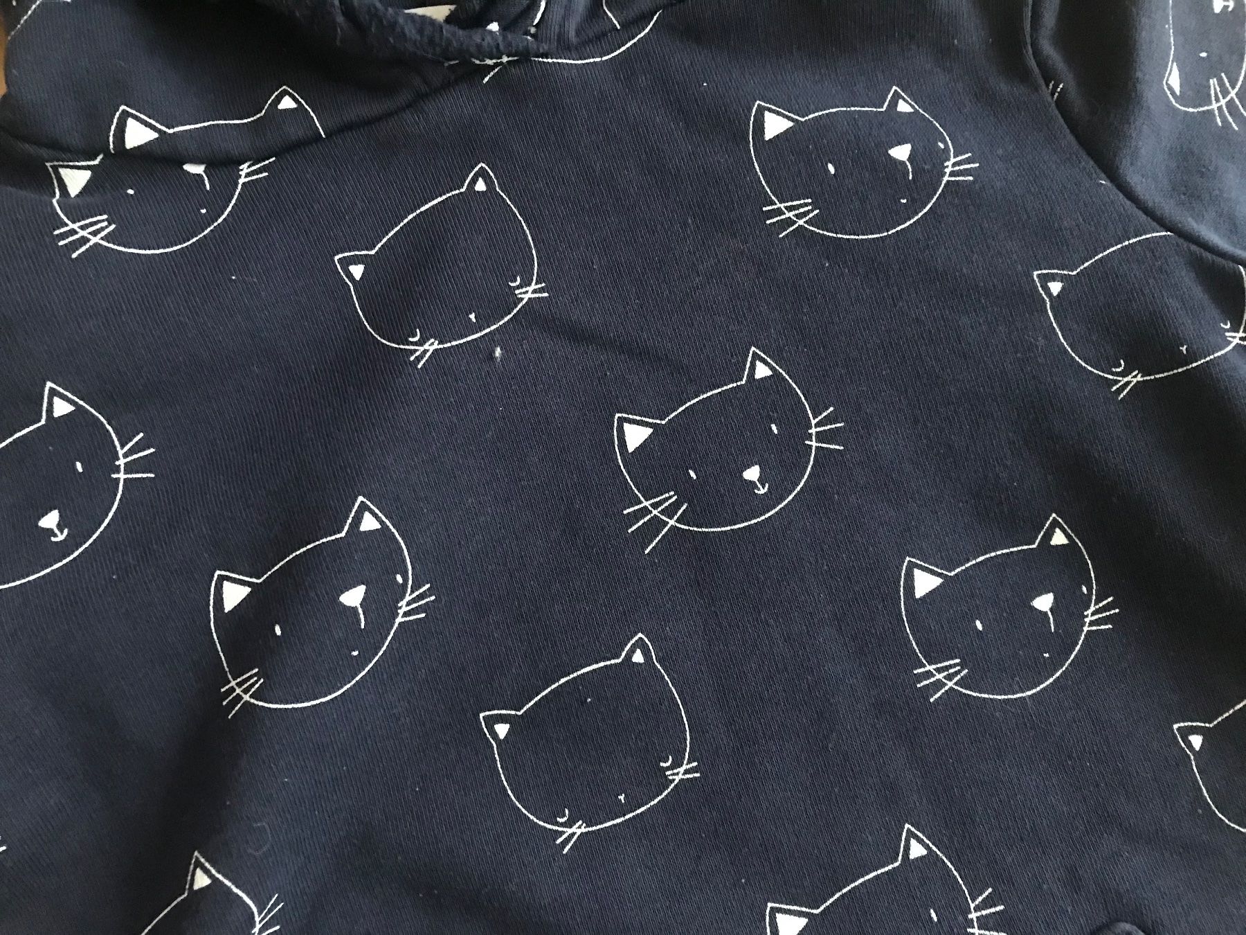Pullover & Sweatshirts: Kapuzen Pullover mit Katzen von Topolino Grösse 116 – Gebraucht aus Emmenbrücke von Hathor123 5