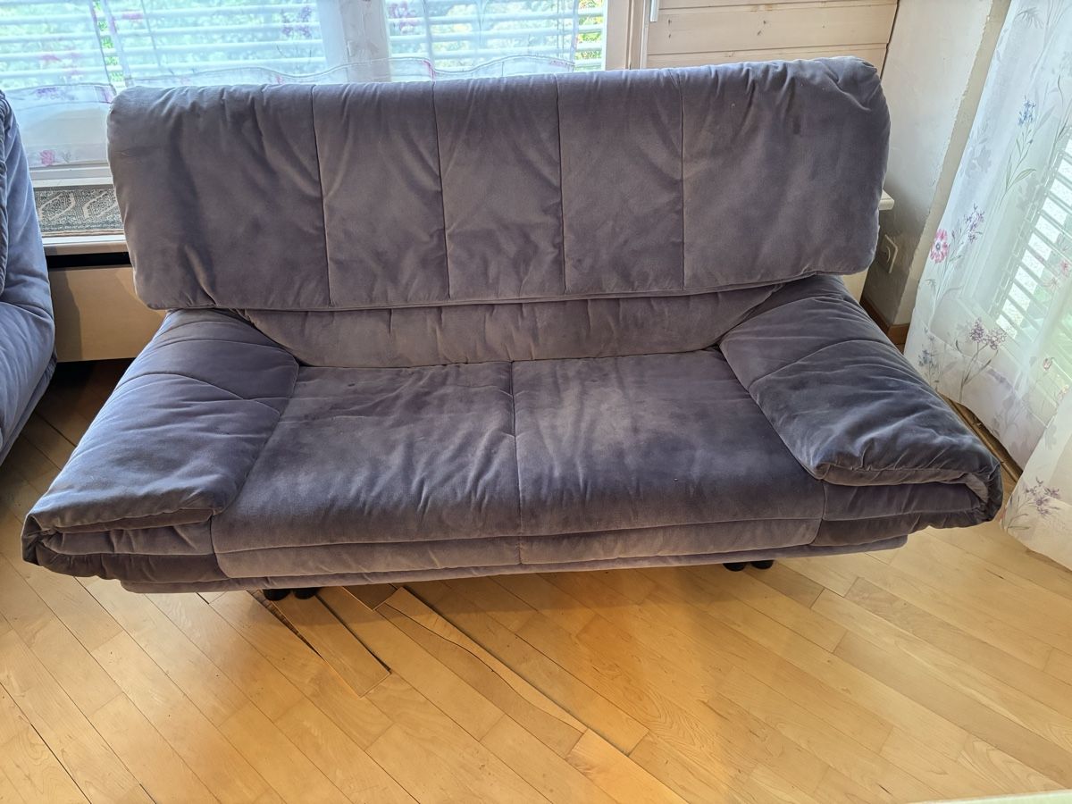 Divani: Sofa in Lila mit weichem Stoffbezug – Usato da Liestal venduto da Chrigubern 2