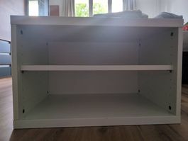 Weisses Schuhregal