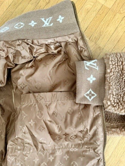 Louis Vuitton Giacche: Louis Vuitton Leather Patch Fleece Blouson - Braun – Nuovo (secondo la descrizione) da Dübendorf venduto da kerstinbrisbane 3