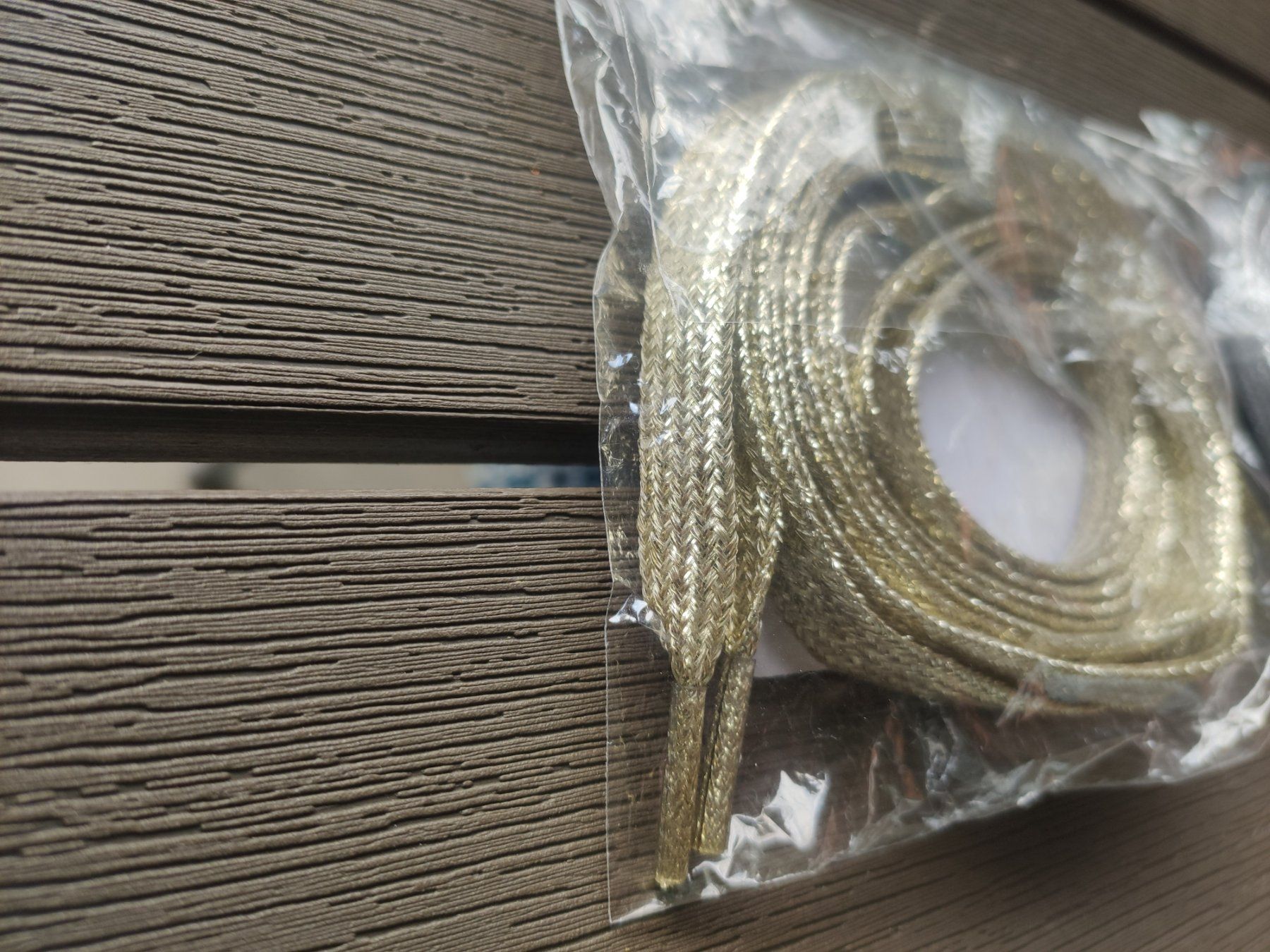 Sonstige Kleidung & Accessoires: Gold mit Glitter farbene Schnürsenkel, mm. 115 – Neu und originalverpackt aus Oensingen von Outlet_Super_Sale 2
