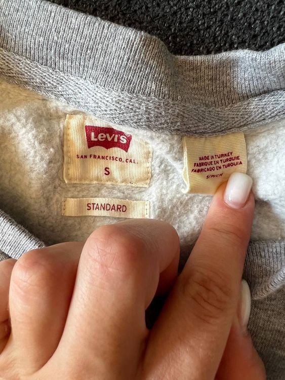 Levi's Maglioni & Felpe: Levi's Standard Pulli Grau, Grösse S - – Nuovo (secondo la descrizione) da Riehen venduto da edu_92w7