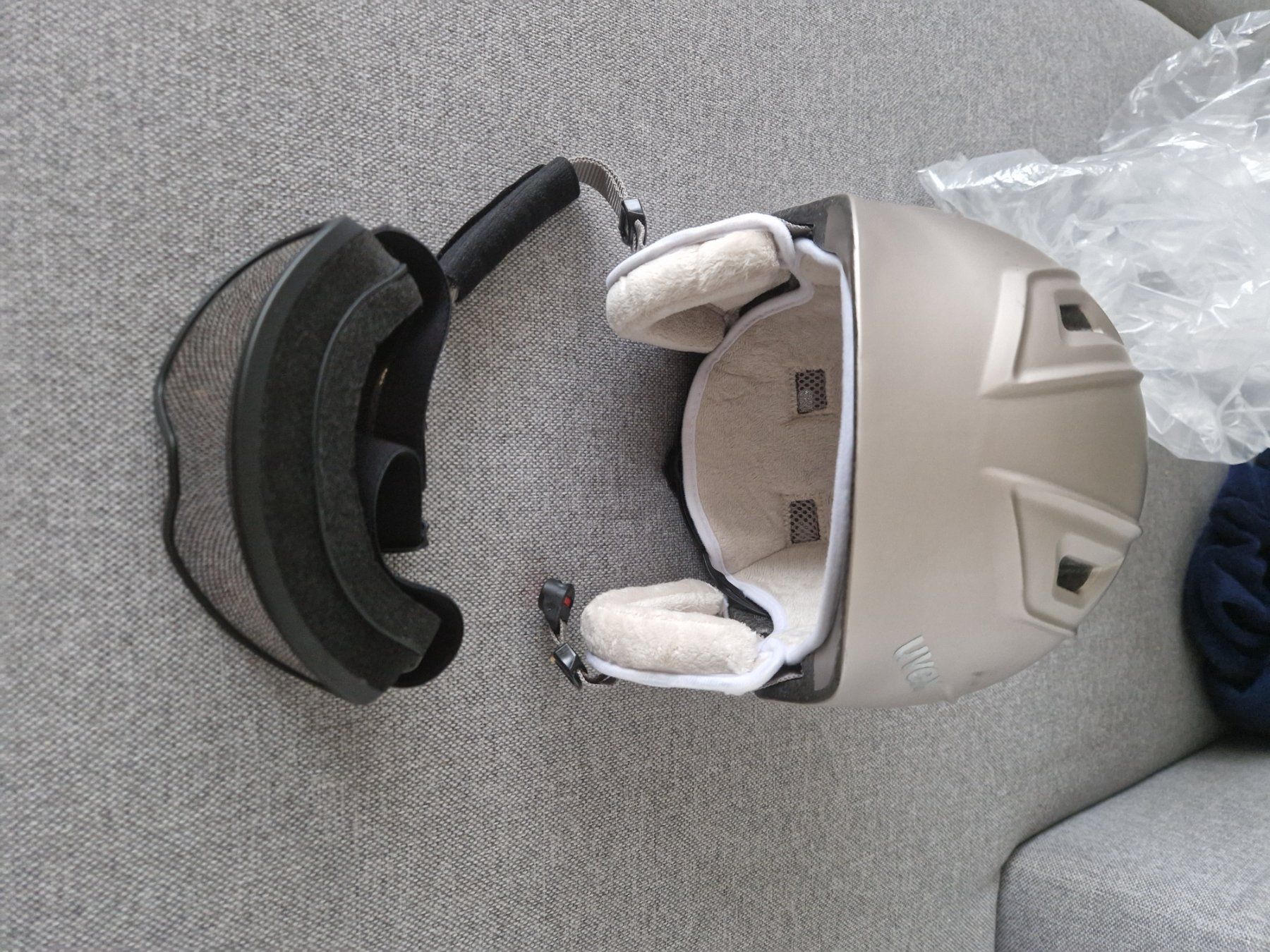 Uvex Caschi: Skihelm mit Brille – Usato da Oberbipp venduto da dicker01 1