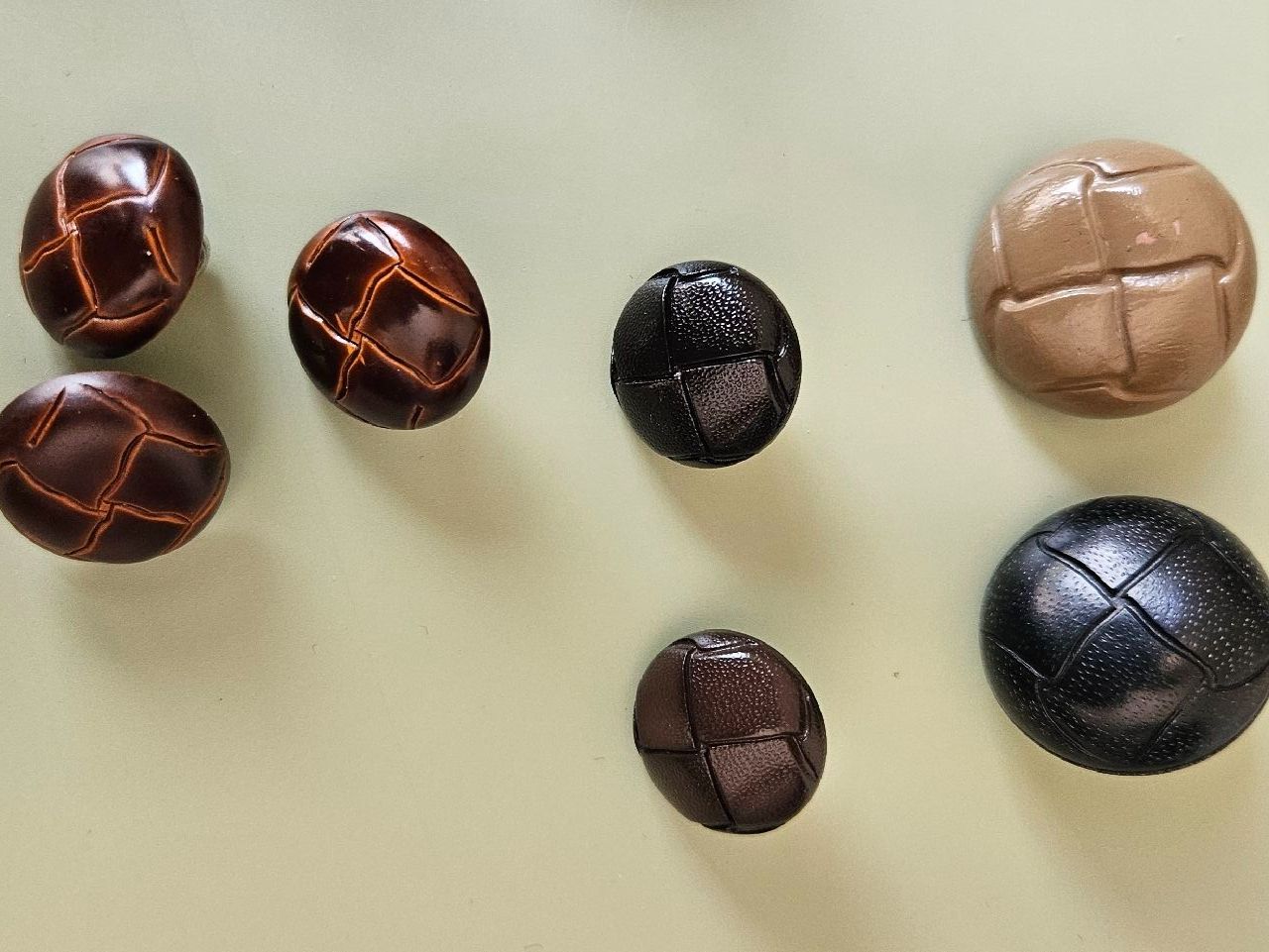 Bottoni: lot 17 boutons – Usato da Carouge GE venduto da Lea000 2