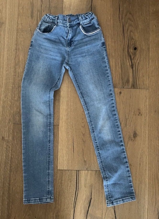 Pantaloni: Mädchen Jeans Gr.134, 3 Paar – Usato da Aadorf venduto da Briana00 1