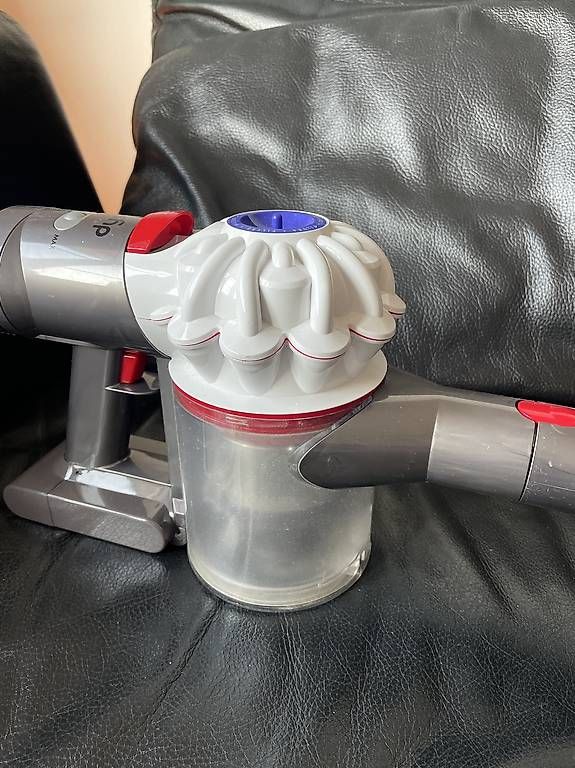 Accus: Dyson V7 mit Ersatzakku – D'occasion à Bern par leonmariaplecity 1
