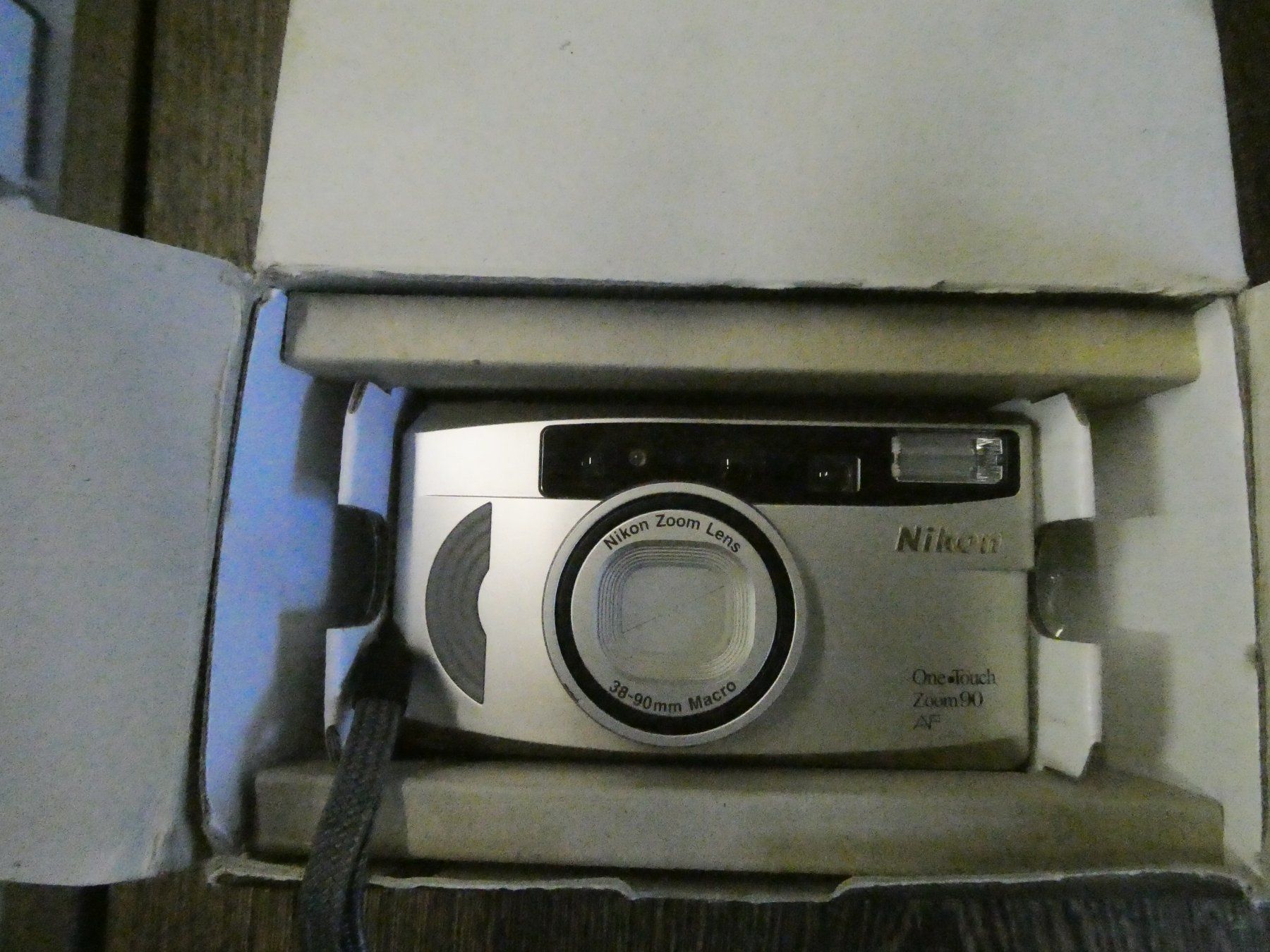 Nikon Fotocamera: Nikon One-Touch Zoom 90 Argentique – Usato da Etagnières venduto da emmaus.electro