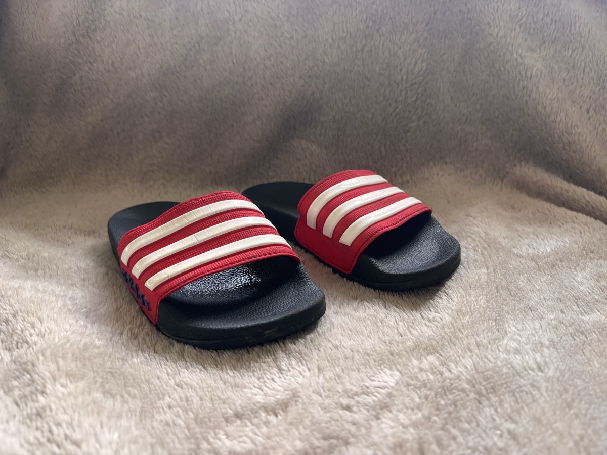 Adidas Scarpe da uomo: Badeschuhe, Adidas, rot/weiss Grösse 31 – Usato da Waltenschwil venduto da Schmetterling2015 4