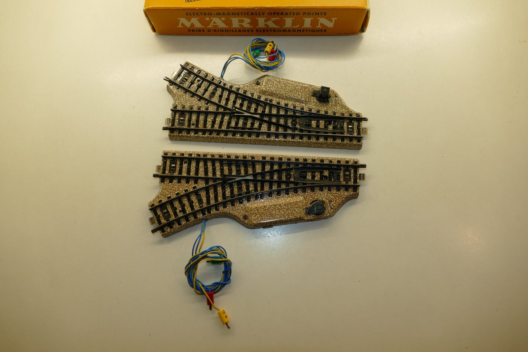 Märklin Modellini di ferrovie: Märklin H0: M-Gleis Weichenpaar Einheit 3 – Usato da Niederhasli venduto da rail-duerst 1